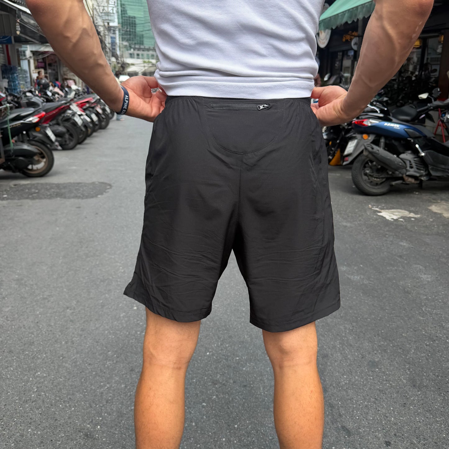 Short de sport (avec poches zippées)