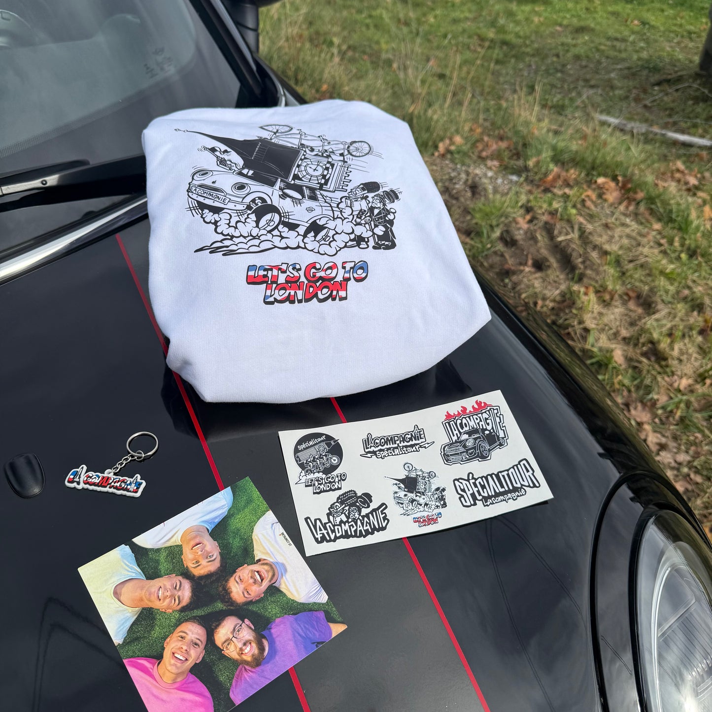 Pack 2 : 1 pull + 1 porte clé + 1 planche d’autocollants = 2 Participations