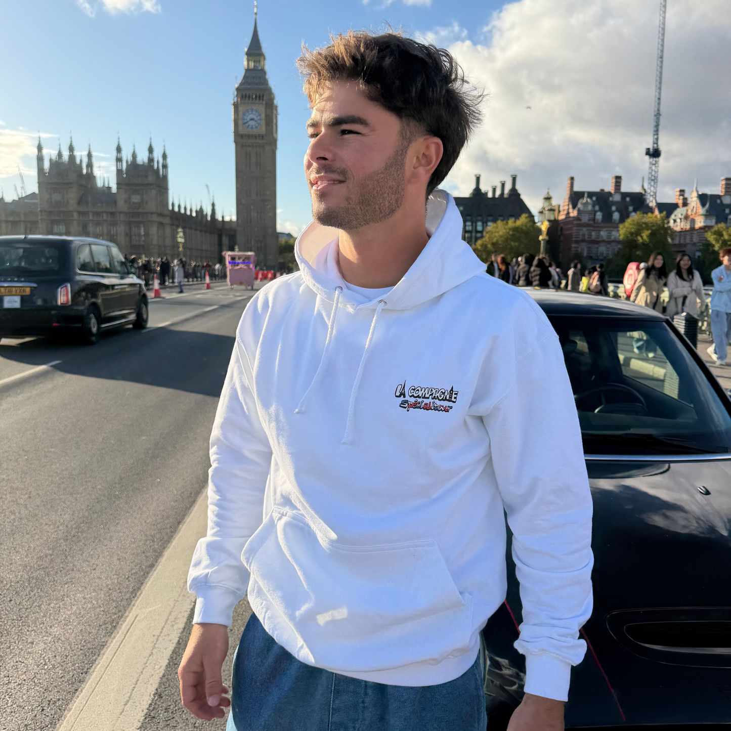 Pack 3 : 1 Pull + 1 porte clé + 1 T-shirt + 1 planche d’autocollants  + 1 dédicace = 4 participations