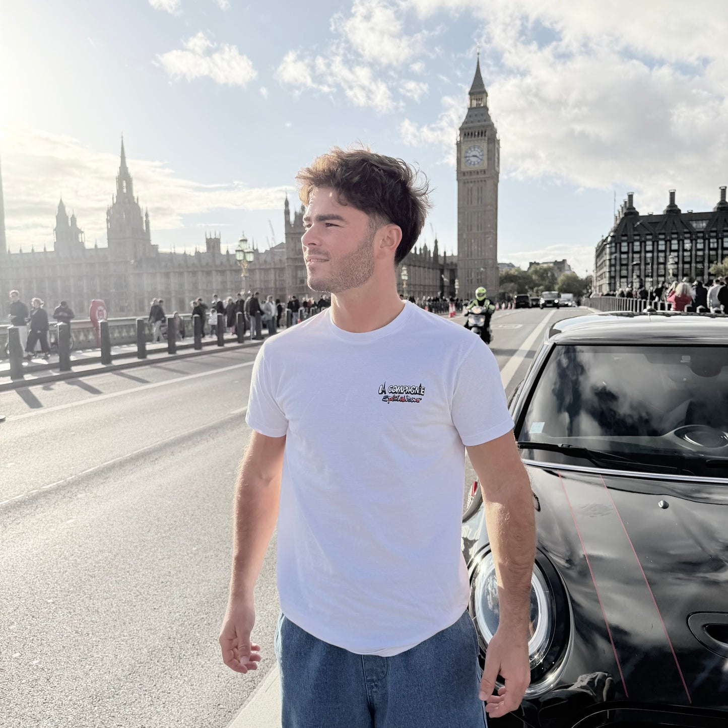 Pack 3 : 1 Pull + 1 porte clé + 1 T-shirt + 1 planche d’autocollants  + 1 dédicace = 4 participations