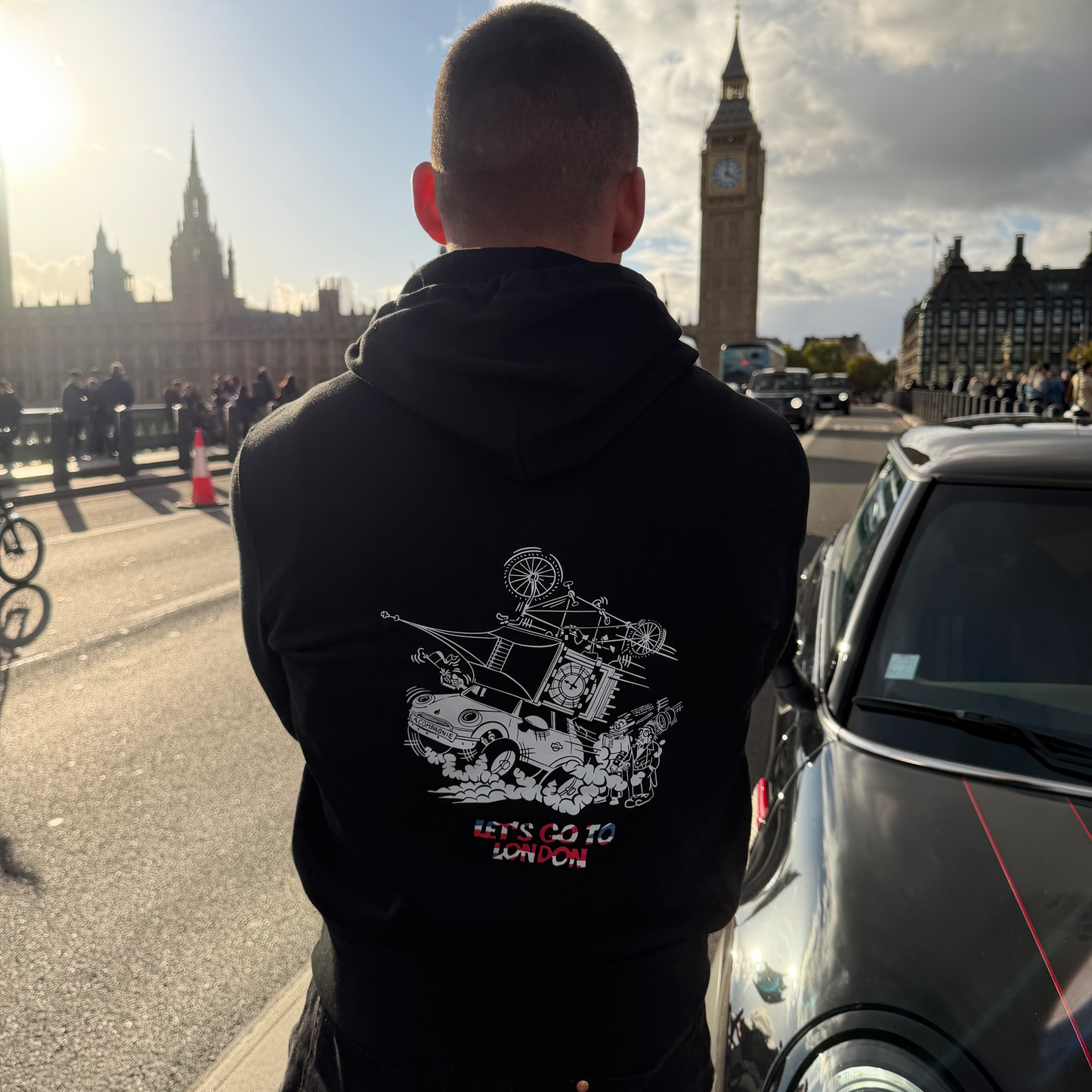 Pack 3 : 1 Pull + 1 porte clé + 1 T-shirt + 1 planche d’autocollants  + 1 dédicace = 4 participations