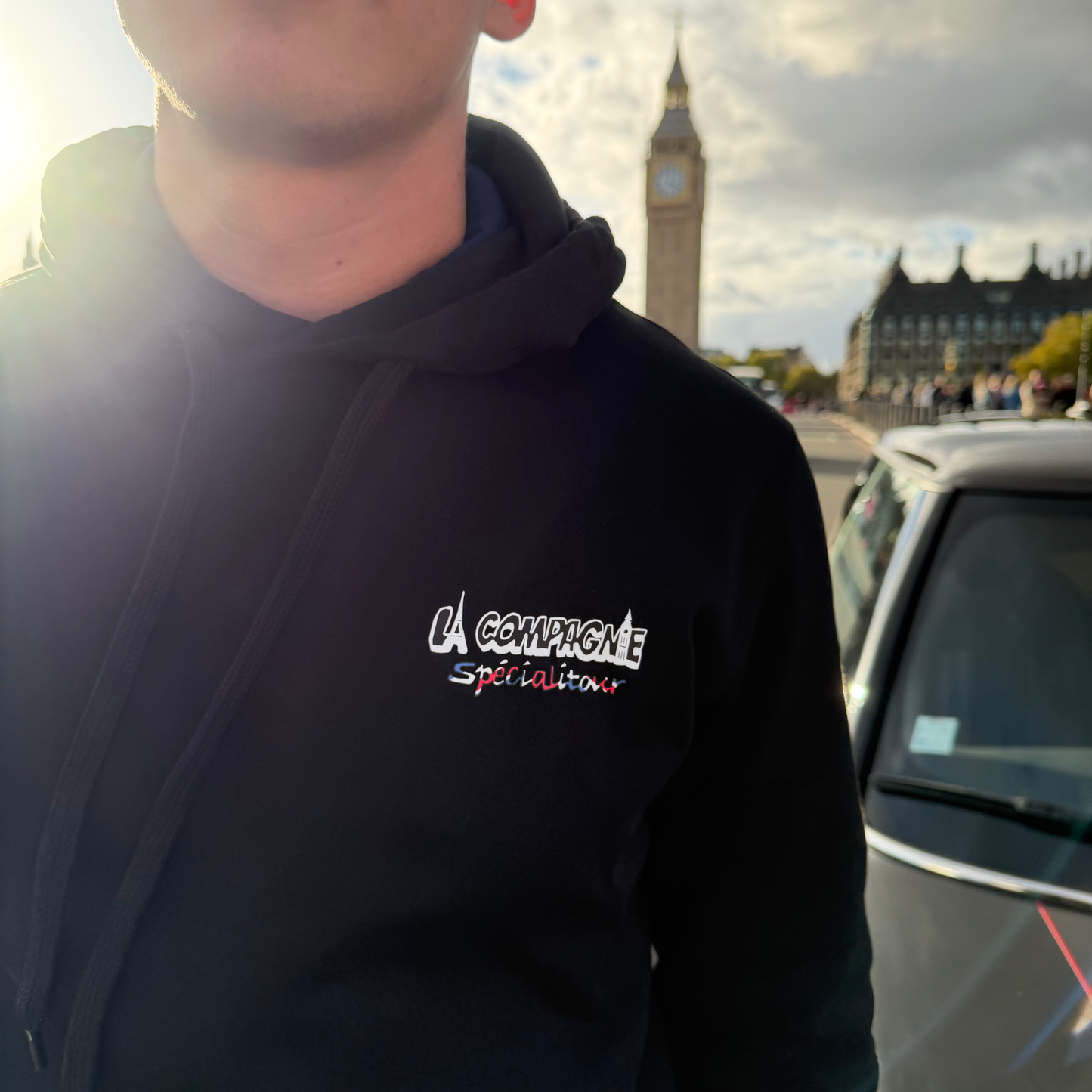 Pack 3 : 1 Pull + 1 porte clé + 1 T-shirt + 1 planche d’autocollants  + 1 dédicace = 4 participations