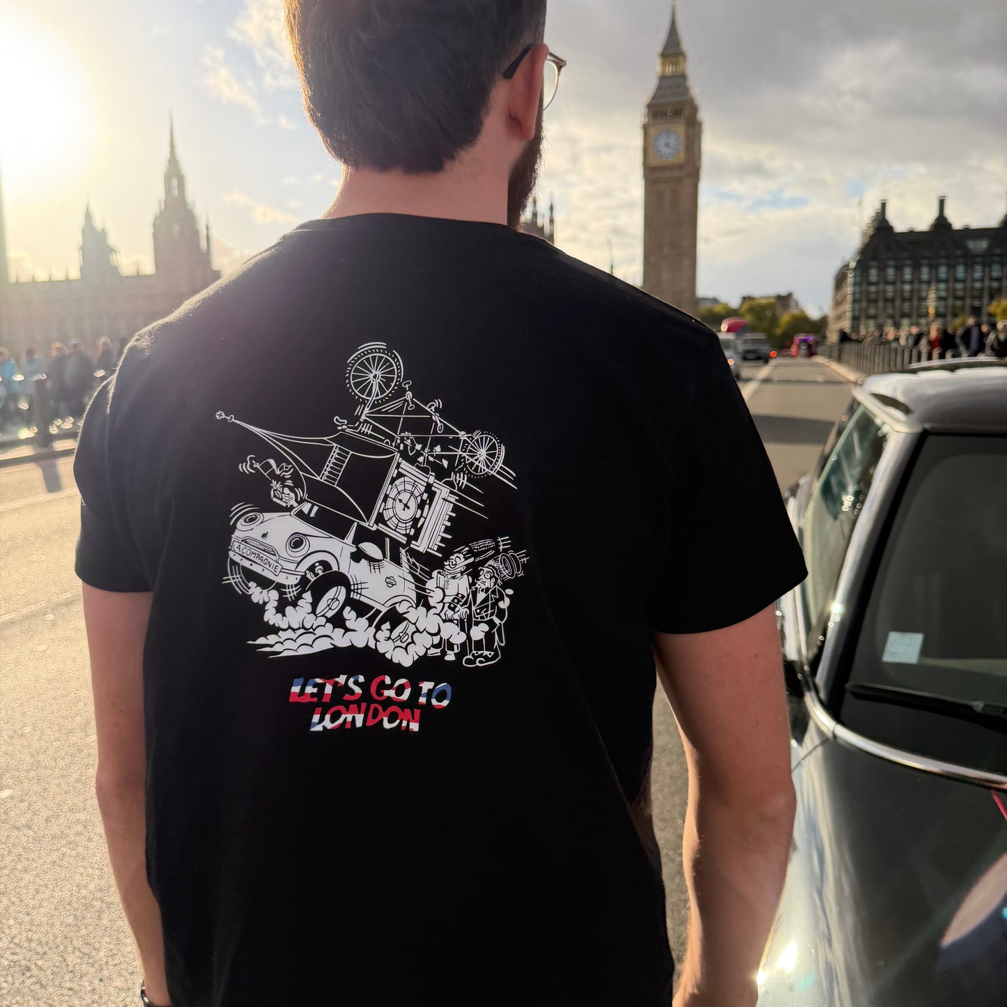 Pack 3 : 1 Pull + 1 porte clé + 1 T-shirt + 1 planche d’autocollants  + 1 dédicace = 4 participations