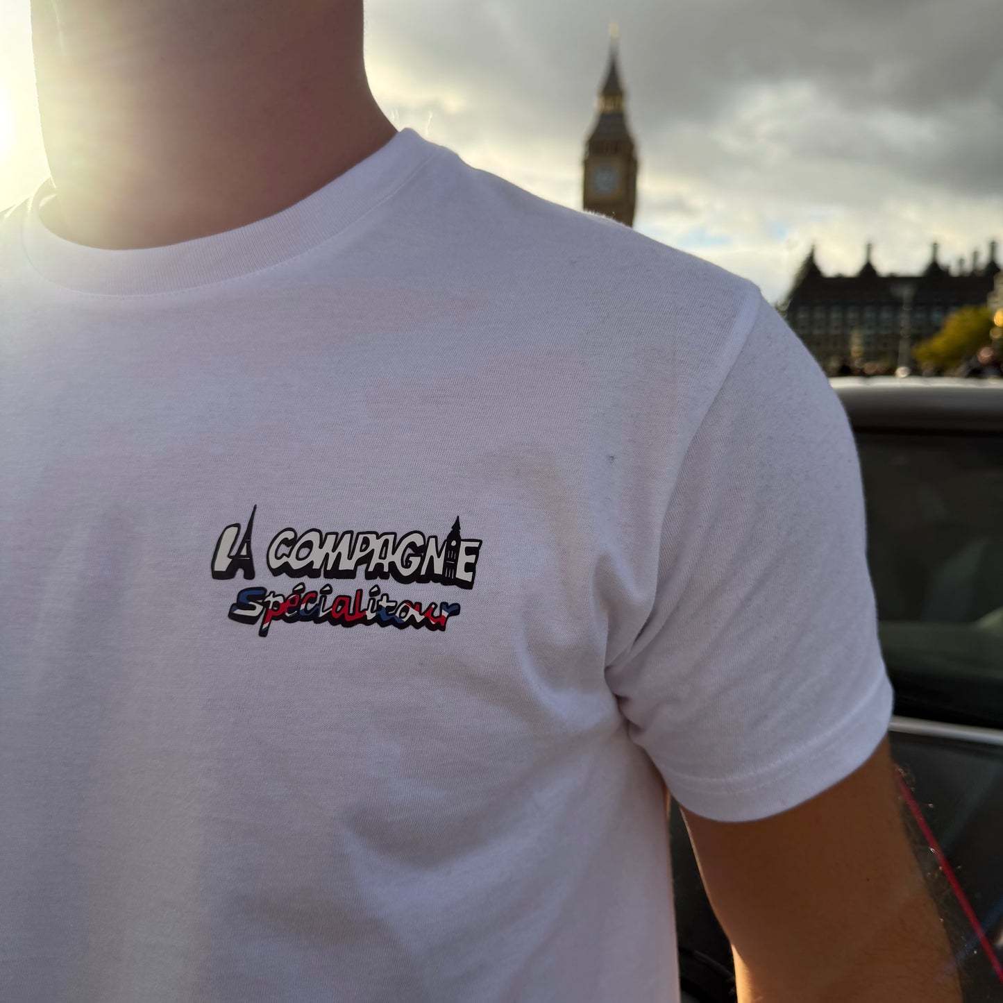 Pack 3 : 1 Pull + 1 porte clé + 1 T-shirt + 1 planche d’autocollants  + 1 dédicace = 4 participations