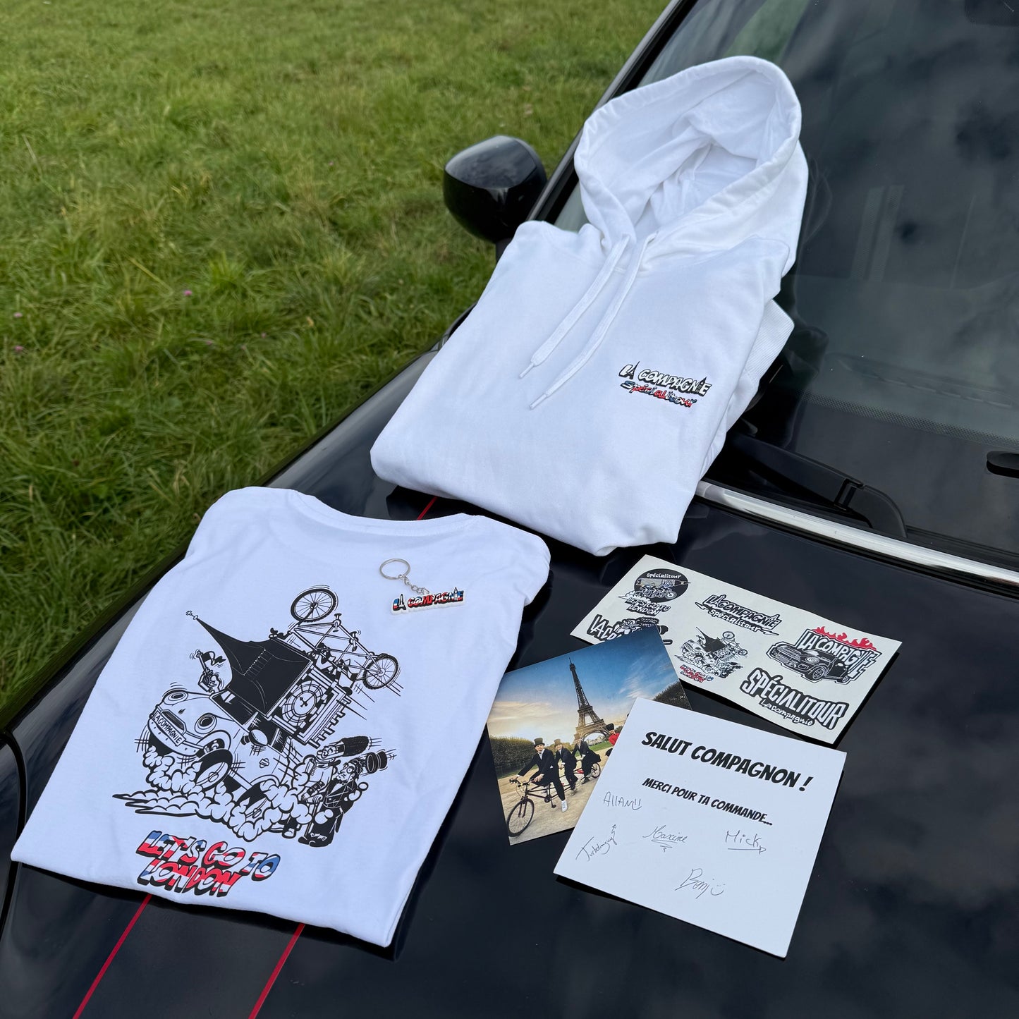 Pack 3 : 1 Pull + 1 porte clé + 1 T-shirt + 1 planche d’autocollants  + 1 dédicace = 4 participations