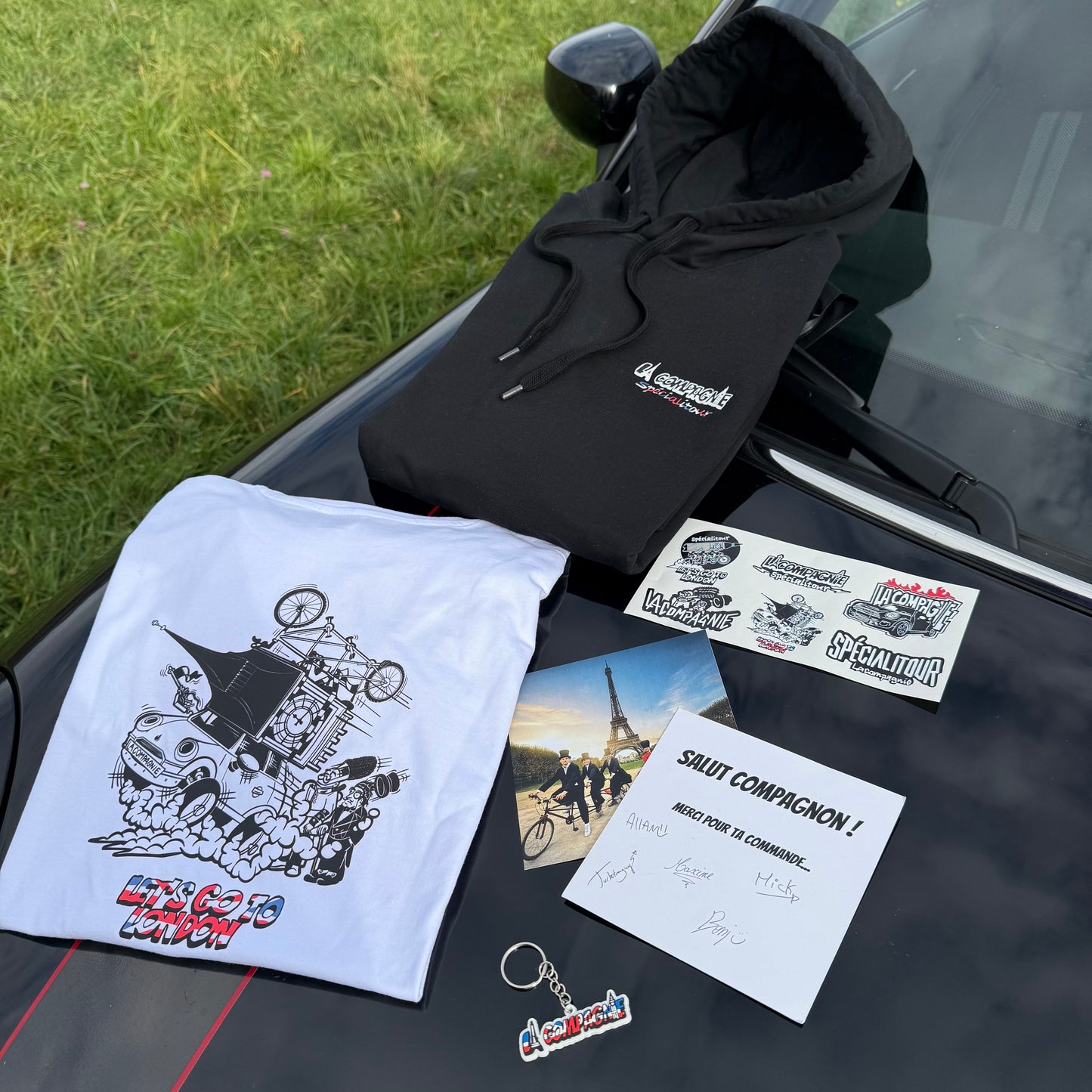 Pack 3 : 1 Pull + 1 porte clé + 1 T-shirt + 1 planche d’autocollants  + 1 dédicace = 4 participations