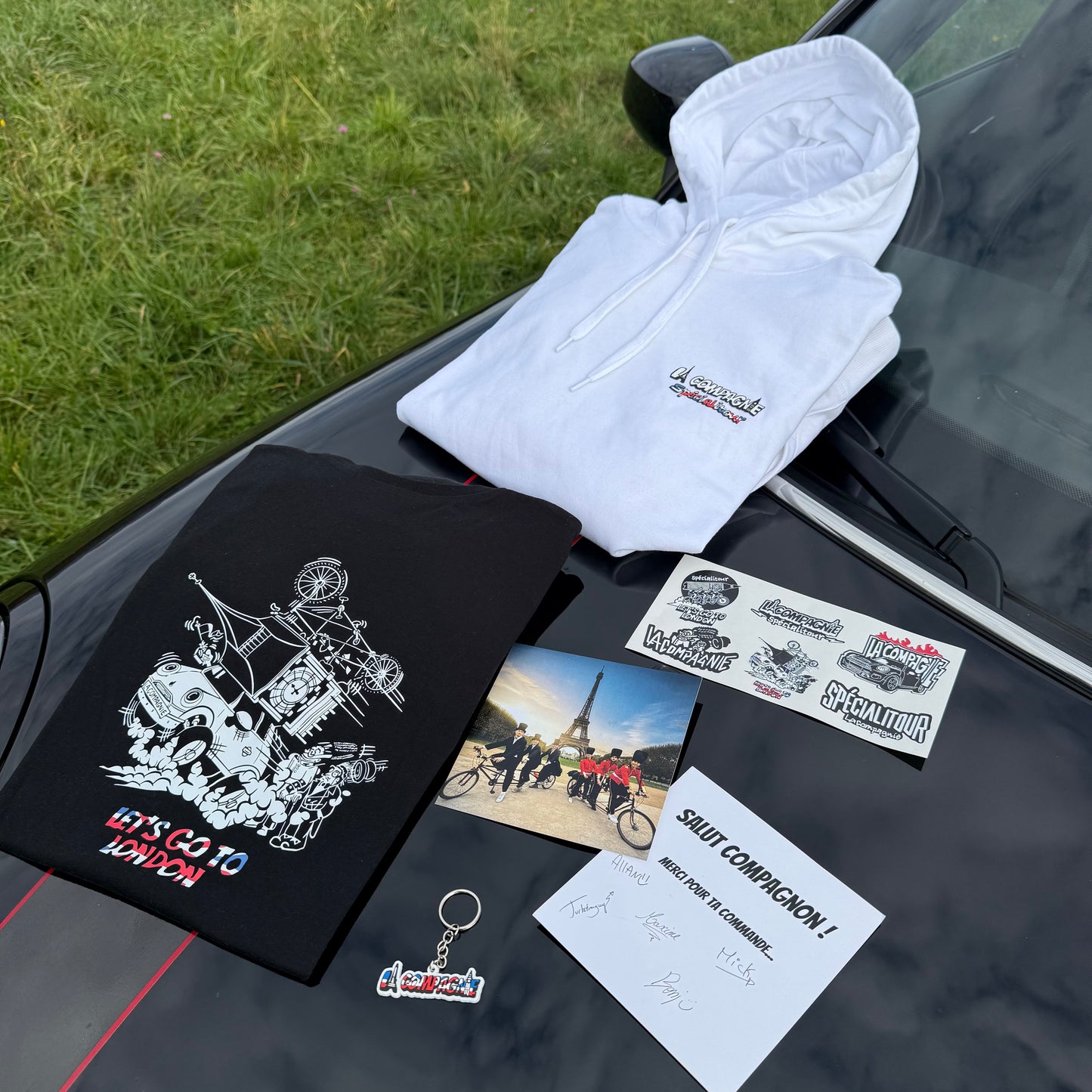 Pack 3 : 1 Pull + 1 porte clé + 1 T-shirt + 1 planche d’autocollants  + 1 dédicace = 4 participations