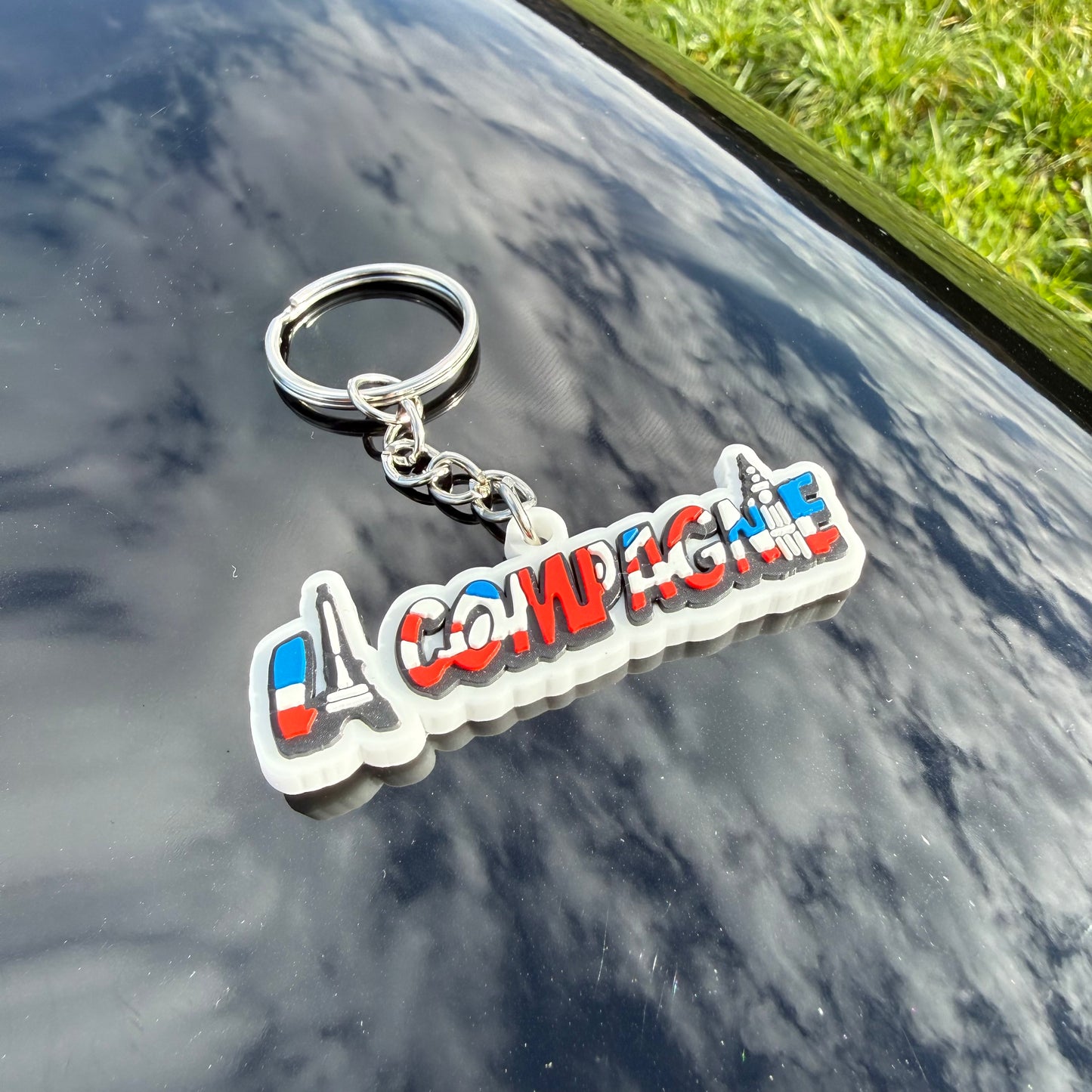 Pack 3 : 1 Pull + 1 porte clé + 1 T-shirt + 1 planche d’autocollants  + 1 dédicace = 4 participations